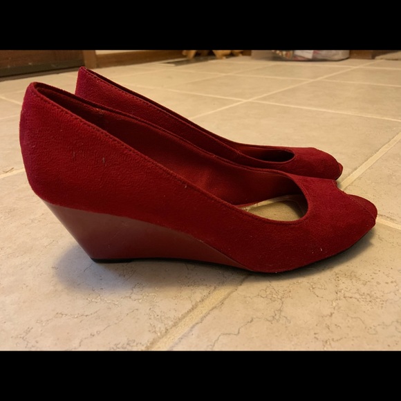 Click your heals twice in these adorable heels! - Picture 2 of 2